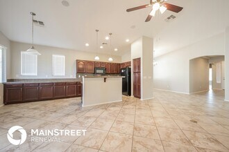 42716 N 44th Dr in Phoenix, AZ - Foto de edificio - Building Photo