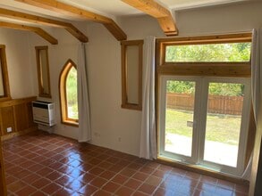 6206 Temple Hill Dr, Unit Lower in Los Angeles, CA - Building Photo - Building Photo
