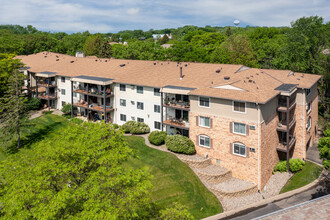 Cedar Ridge Apartments in Minnetonka, MN - Building Photo - Building Photo