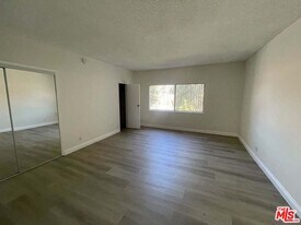 15033 Sherman Way in Los Angeles, CA - Building Photo