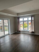 195 Commonwealth St in Kitchener, ON - Building Photo - Building Photo