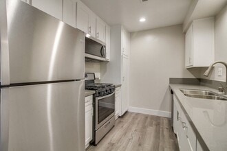 Fairway Villas Apartment Homes in Newport Beach, CA - Building Photo - Building Photo