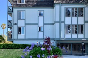 Mariners Island Park in San Mateo, CA - Building Photo