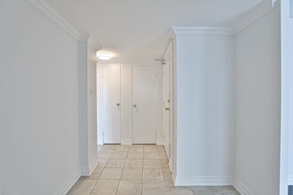 Avenue Road-484 in Toronto, ON - Building Photo - Building Photo