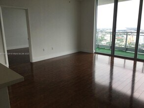 90 SW 3rd St, Unit 3608 in Miami, FL - Building Photo - Building Photo