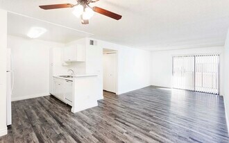 Woodbridge Gardens in Toluca Lake, CA - Building Photo