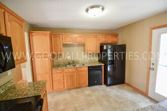 1116 39th St in West Des Moines, IA - Building Photo - Building Photo