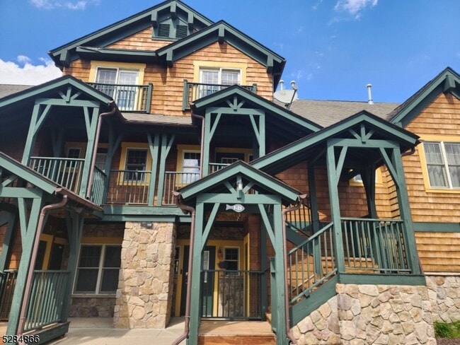 1 Pine Cres