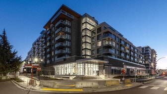 801-801 Harbourside Dr in North Vancouver, BC - Building Photo