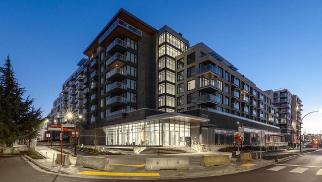 property at 801-801 Harbourside Dr