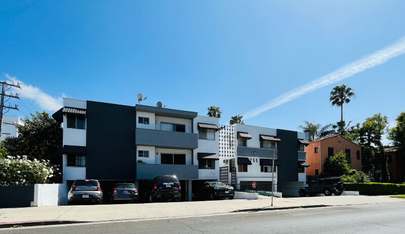 750 Hayworth Ave, Unit 20 in Los Angeles, CA - Building Photo