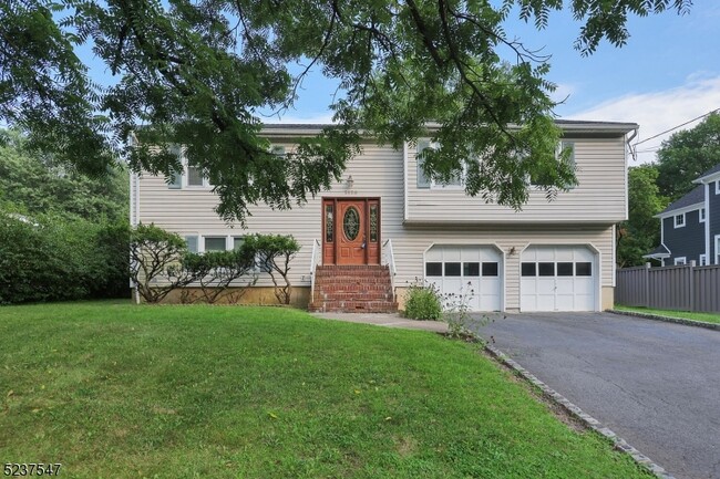 2128 W Broad St in Scotch Plains, NJ - Foto de edificio - Building Photo