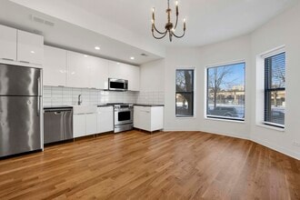 4911 S Calumet Ave in Chicago, IL - Building Photo - Building Photo