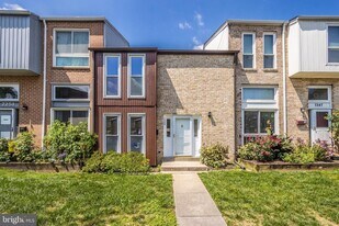 7249 Mill Run Dr in Derwood, MD - Building Photo