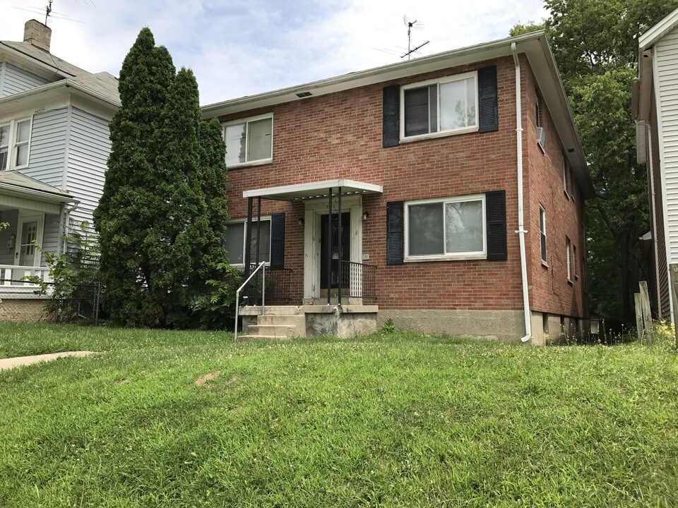110 Wroe Ave in Dayton, OH - Building Photo
