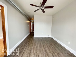 2636 W Cermak Rd, Unit 2 in Chicago, IL - Building Photo - Building Photo