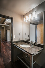 1012 E Broadway, Unit 207 in Columbia, MO - Foto de edificio - Building Photo