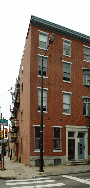 1700 Pine St in Philadelphia, PA - Building Photo