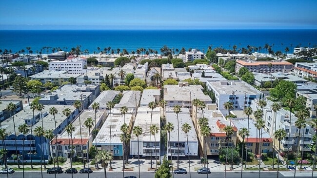 2002 4th St, Unit 208 in Santa Monica, CA - Building Photo - Building Photo