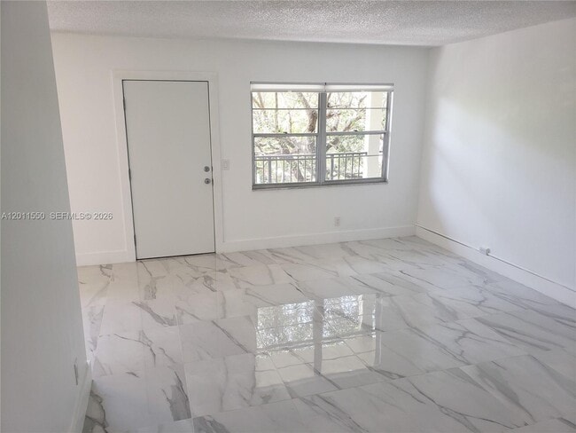 13255 SW 7th Ct in Pembroke Pines, FL - Foto de edificio - Building Photo