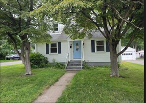30 Coolidge St in Manchester, CT - Building Photo