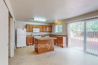 1934 Tierra De La Luna Dr SW in Albuquerque, NM - Building Photo - Building Photo