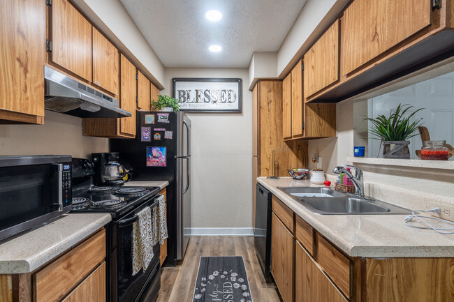 Creekwood Court LP in Beaumont, TX - Building Photo - Interior Photo