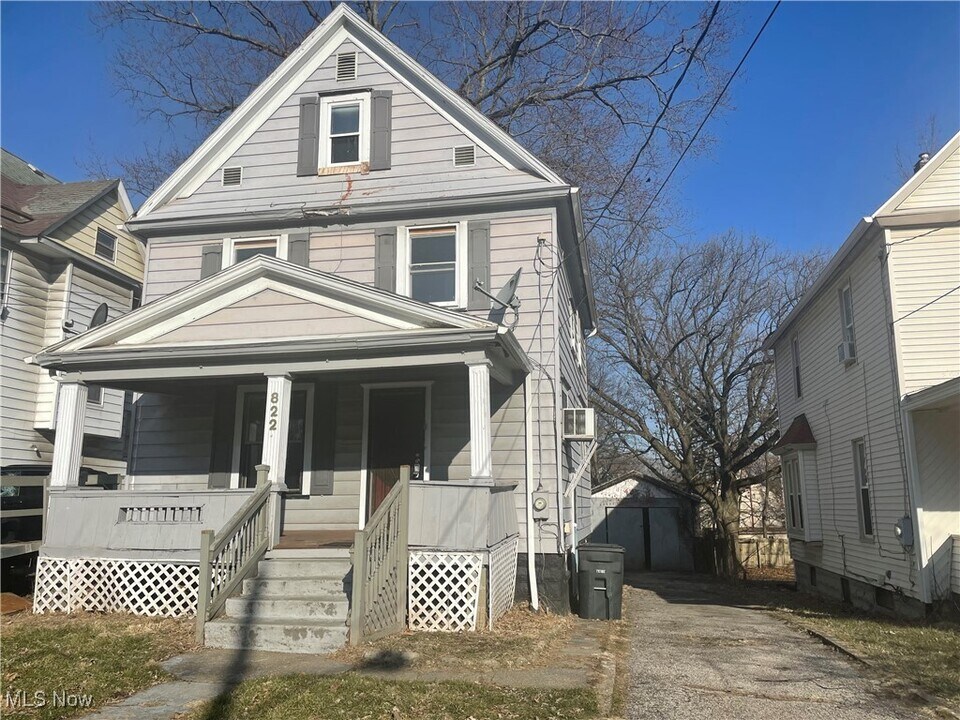 822 Kenyon St in Akron, OH - Building Photo