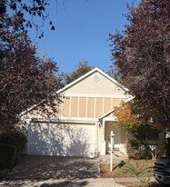 39007 Cascadia Village Dr in Sandy, OR - Building Photo