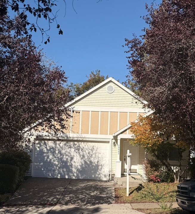 39007 Cascadia Village Dr in Sandy, OR - Building Photo