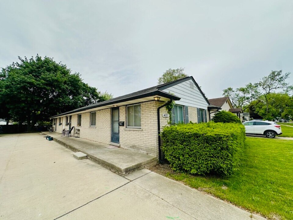 4071 4th St in Wayne, MI - Building Photo