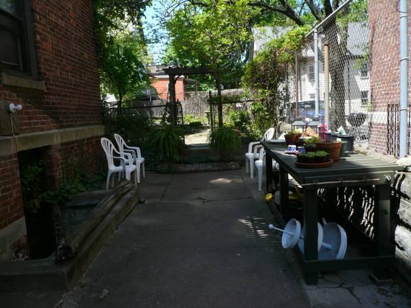 110 Central St, Unit 1 in Somerville, MA - Foto de edificio - Building Photo