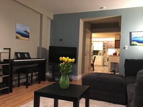 1895 Beacon St, Unit 4 in Brookline, MA - Building Photo - Building Photo