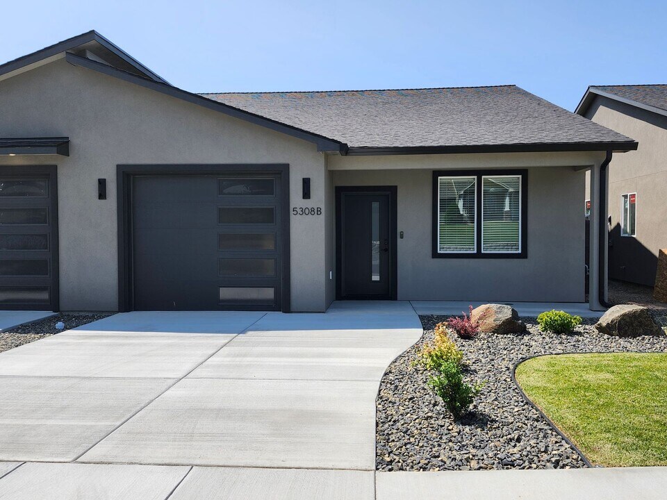 5308 W Wernett Rd in Pasco, WA - Building Photo