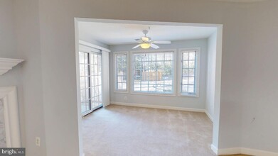 12253 Fairfield House Dr in Fairfax, VA - Building Photo - Building Photo