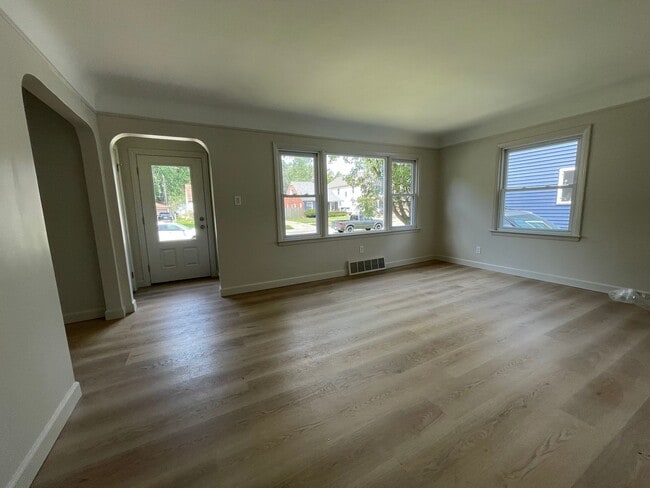 2446 Bacon Ave in Berkley, MI - Building Photo - Building Photo