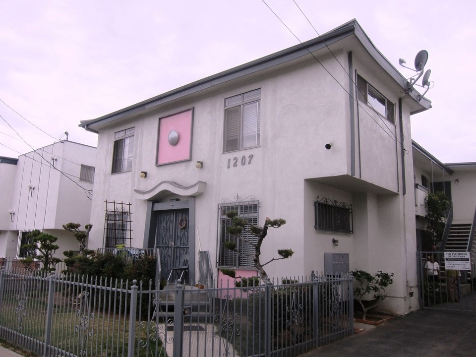 1207 S Catalina St in Los Angeles, CA - Building Photo