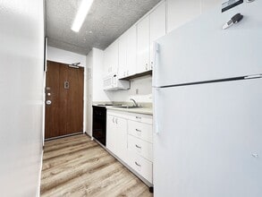 710 Lunalilo St in Honolulu, HI - Building Photo - Building Photo