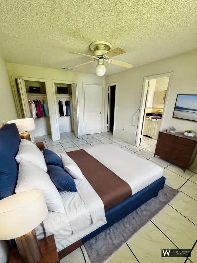 7126 SW 22nd St, Unit 2