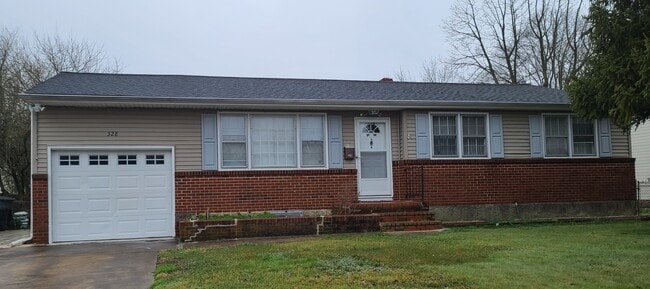328 Bradley Rd in Dover, DE - Foto de edificio - Building Photo