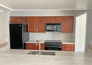 100 Lido Cir in Lakeway, TX - Building Photo - Building Photo