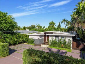 122 E 2nd Ct in Miami Beach, FL - Building Photo - Building Photo