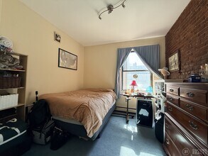 15 Stearns Rd, Unit 1 in Brookline, MA - Foto de edificio - Building Photo