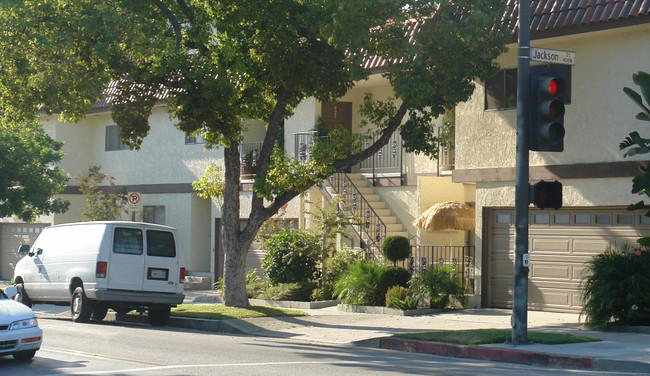 415 E Lexington Dr in Glendale, CA - Building Photo - Building Photo