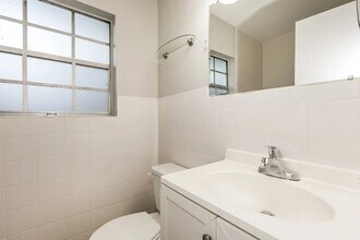 1115 N Parsons Ave in Brandon, FL - Foto de edificio - Building Photo