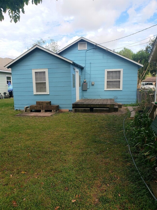 2506 N Pearland Ave in Pearland, TX - Building Photo - Building Photo