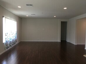10062 Newhart Ct in Elk Grove, CA - Building Photo - Building Photo