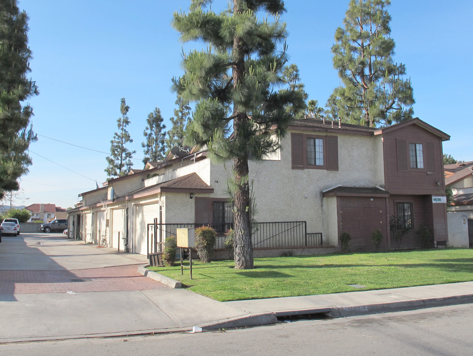 11130 Elliott Ave in El Monte, CA - Foto de edificio