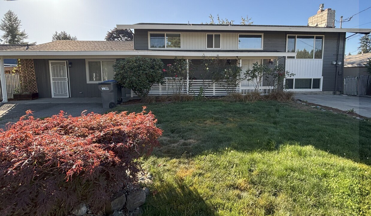 2248 Madrona Dr SE in Port Orchard, WA - Building Photo