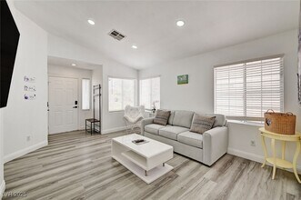 8127 Chambersberg St in Las Vegas, NV - Building Photo - Building Photo